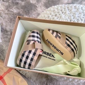 Charlton Check Crib Shoe